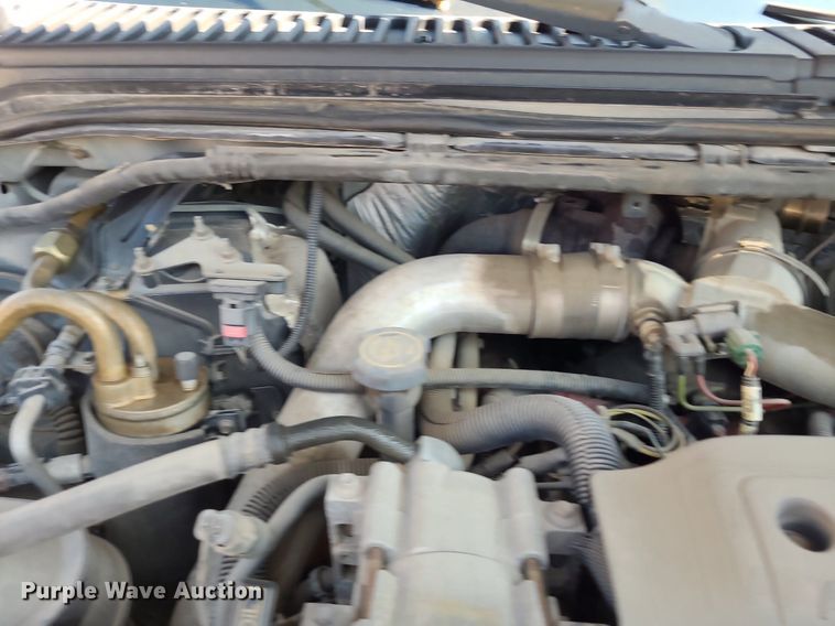 image for item NX9597 2000 Ford F350 Super Duty XLT  SuperCab flatbed pickup truck