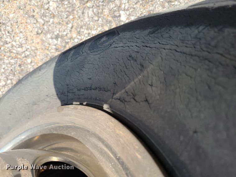 image for item NX9597 2000 Ford F350 Super Duty XLT  SuperCab flatbed pickup truck