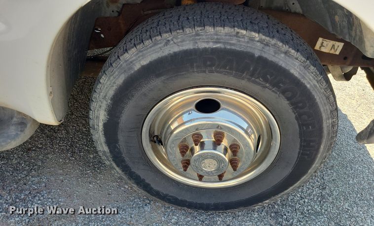 image for item NX9597 2000 Ford F350 Super Duty XLT  SuperCab flatbed pickup truck