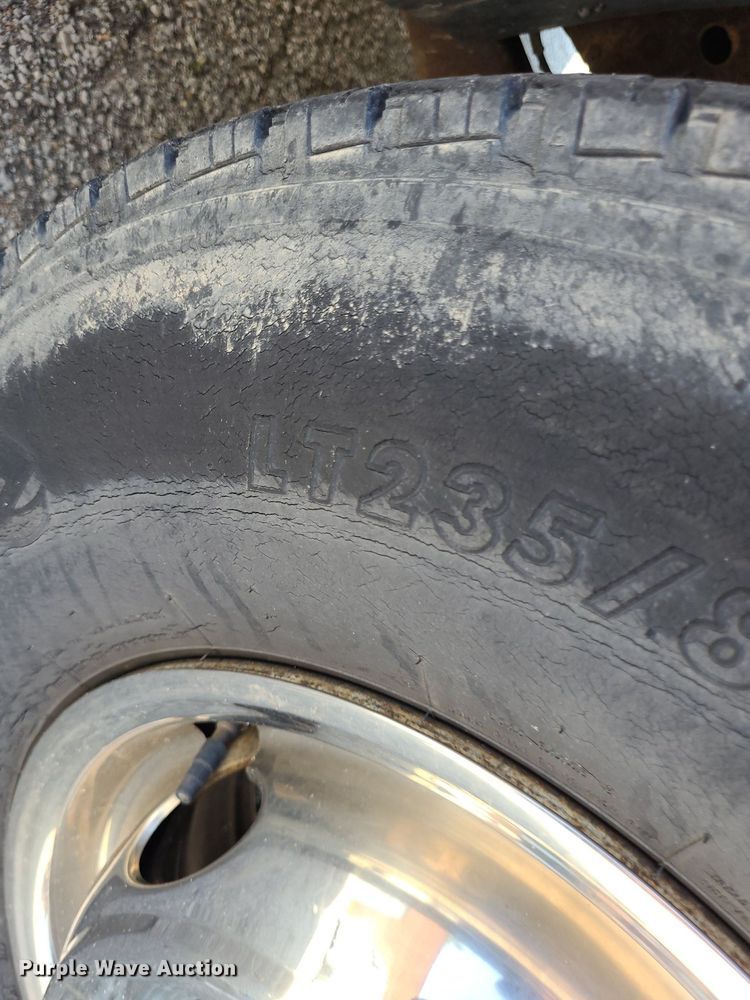 image for item NX9597 2000 Ford F350 Super Duty XLT  SuperCab flatbed pickup truck