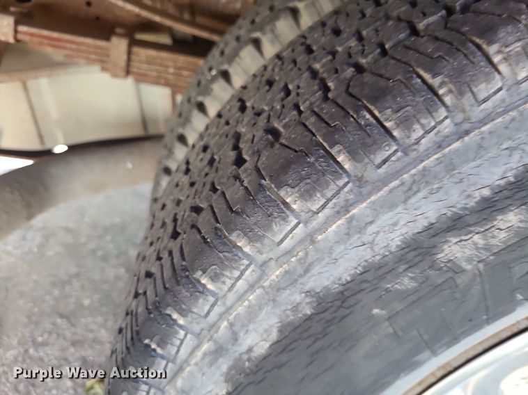 image for item NX9597 2000 Ford F350 Super Duty XLT  SuperCab flatbed pickup truck