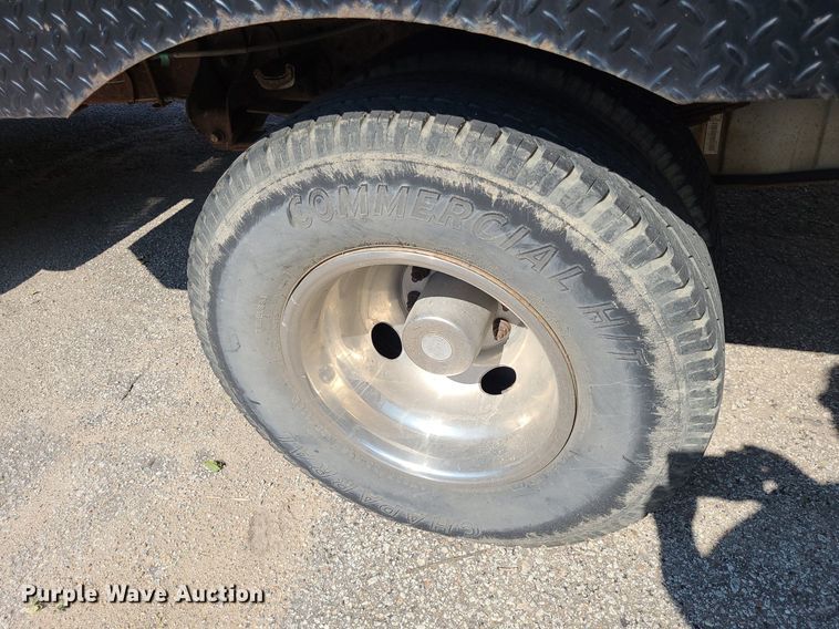 image for item NX9597 2000 Ford F350 Super Duty XLT  SuperCab flatbed pickup truck