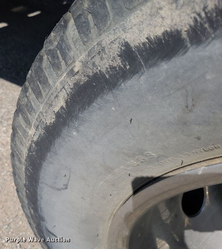 image for item NX9597 2000 Ford F350 Super Duty XLT  SuperCab flatbed pickup truck