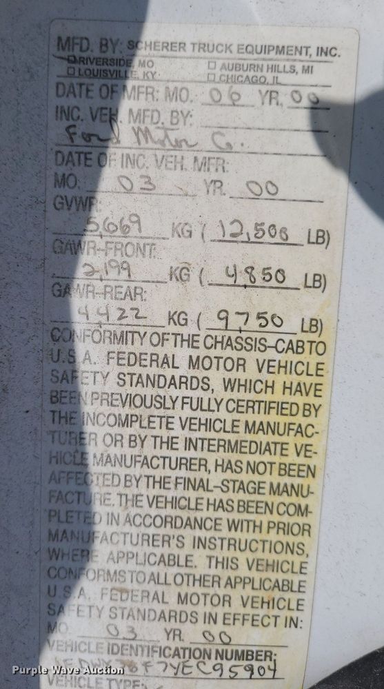 image for item NX9597 2000 Ford F350 Super Duty XLT  SuperCab flatbed pickup truck