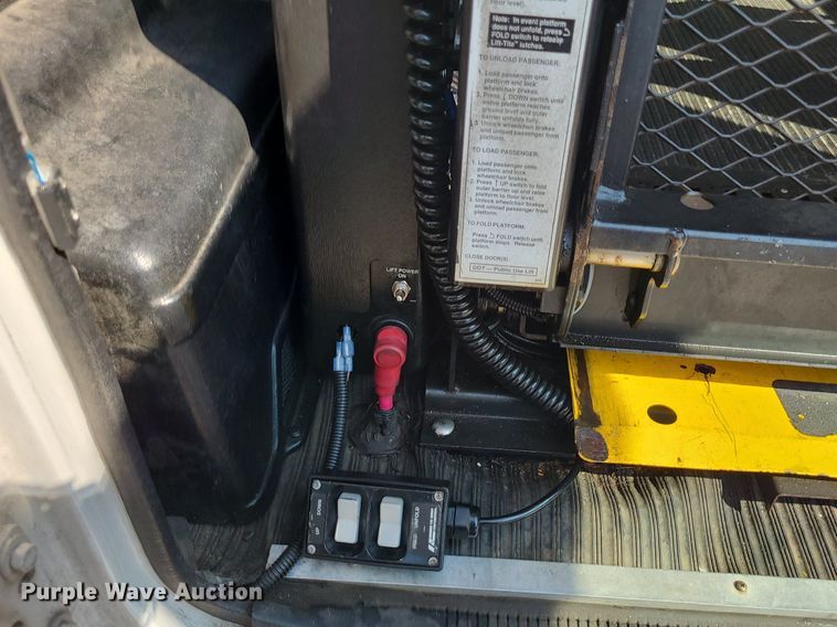 image for item NX9598 2006 Ford E250  van