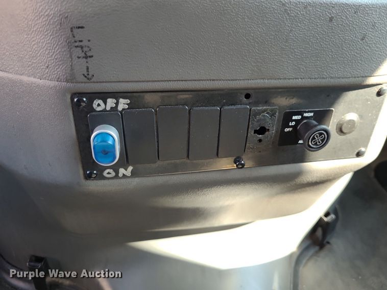 image for item NX9598 2006 Ford E250  van