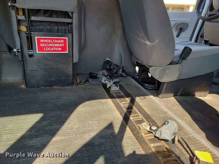 image for item NX9598 2006 Ford E250  van