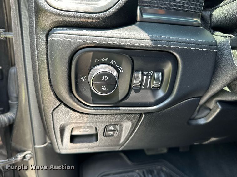 image for item NY9240 2019 Dodge Ram 1500 Limited  Crew Cab pickup truck