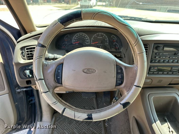 image for item OC9026 1999 Ford Expedition  SUV