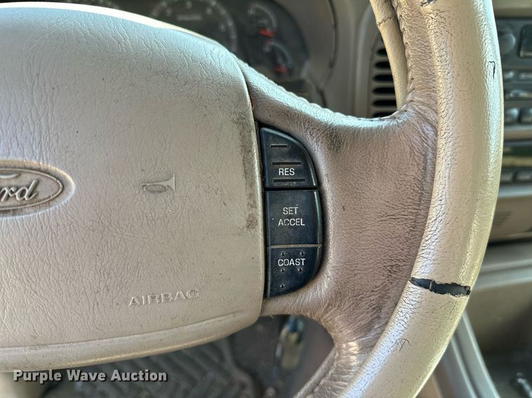 image for item OC9026 1999 Ford Expedition  SUV