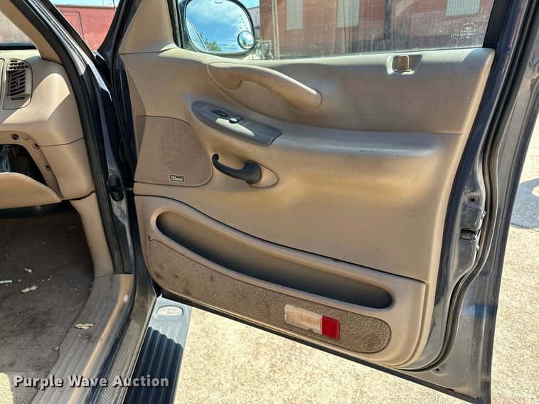 image for item OC9026 1999 Ford Expedition  SUV