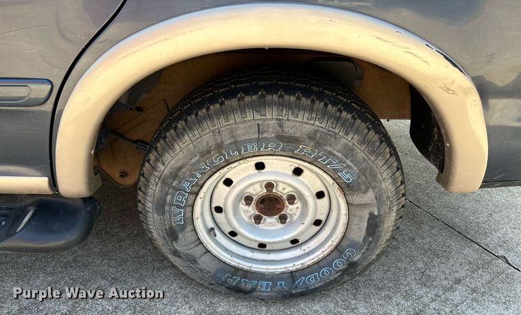 image for item OC9026 1999 Ford Expedition  SUV