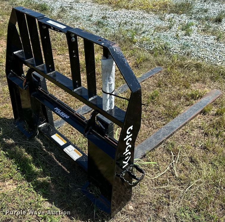 image for item OC9063 Kubota PFL5660  skid steer forks
