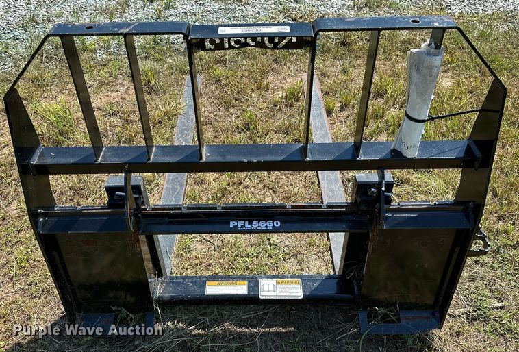 image for item OC9063 Kubota PFL5660  skid steer forks