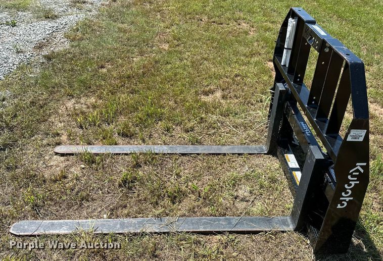 image for item OC9063 Kubota PFL5660  skid steer forks
