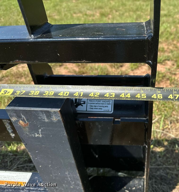 image for item OC9063 Kubota PFL5660  skid steer forks