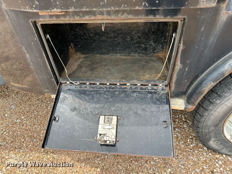 image for item OC9069 2008 Ford F450 Super Duty  SuperCab flatbed truck