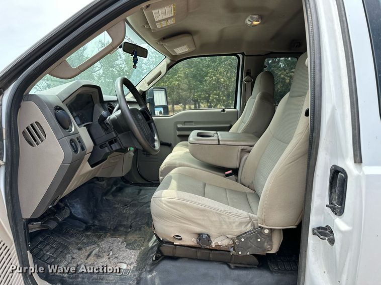 image for item OC9069 2008 Ford F450 Super Duty  SuperCab flatbed truck