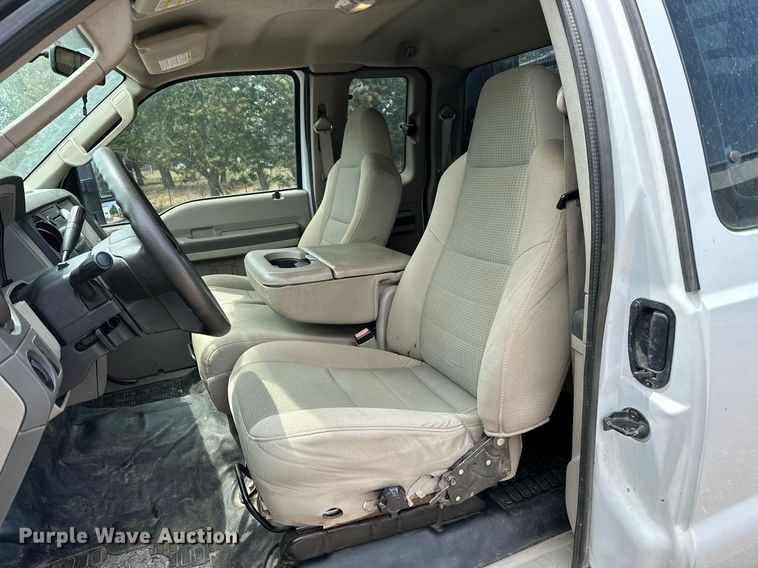 image for item OC9069 2008 Ford F450 Super Duty  SuperCab flatbed truck