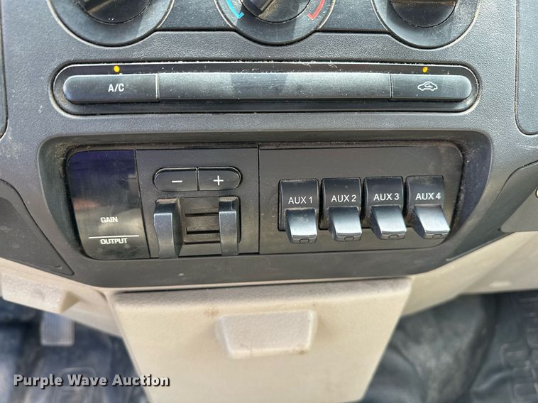 image for item OC9069 2008 Ford F450 Super Duty  SuperCab flatbed truck