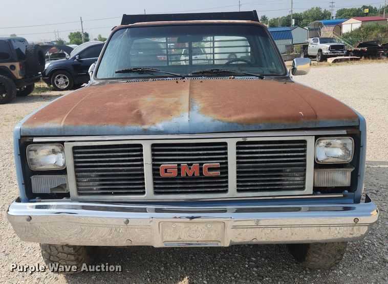 image for item OK9560 1985 GMC K1500  flatbed pickup truck