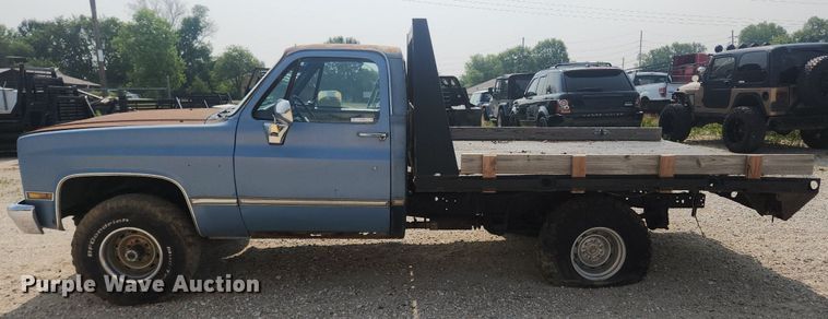 image for item OK9560 1985 GMC K1500  flatbed pickup truck