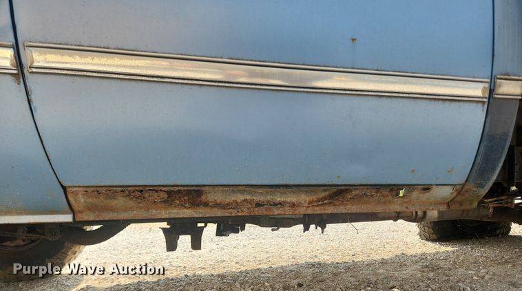 image for item OK9560 1985 GMC K1500  flatbed pickup truck