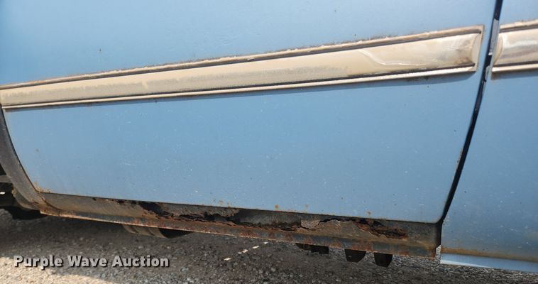 image for item OK9560 1985 GMC K1500  flatbed pickup truck