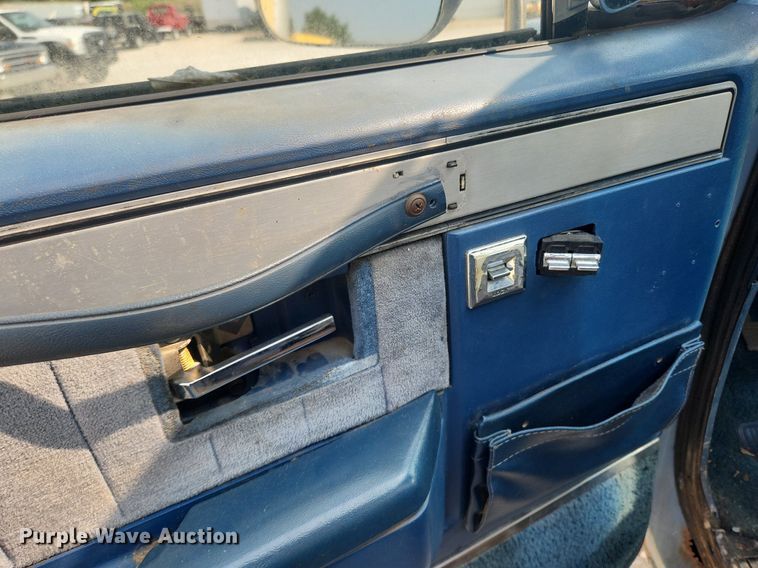 image for item OK9560 1985 GMC K1500  flatbed pickup truck