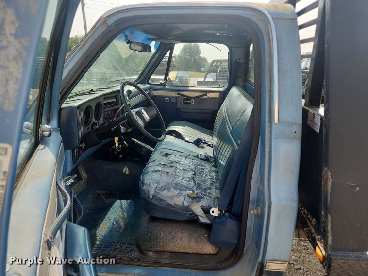 image for item OK9560 1985 GMC K1500  flatbed pickup truck