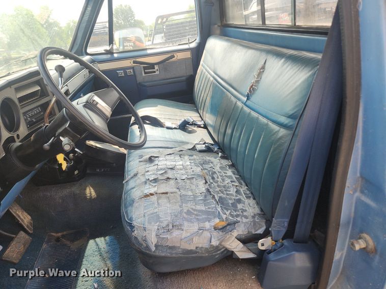 image for item OK9560 1985 GMC K1500  flatbed pickup truck