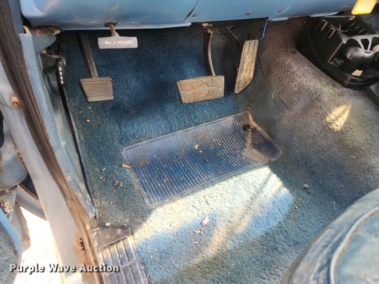 image for item OK9560 1985 GMC K1500  flatbed pickup truck