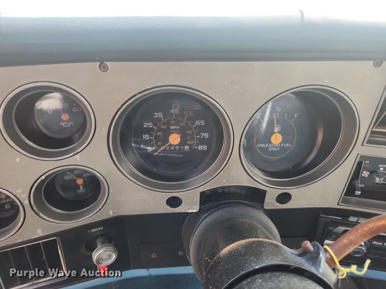 image for item OK9560 1985 GMC K1500  flatbed pickup truck