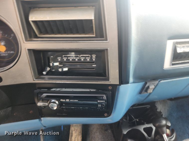 image for item OK9560 1985 GMC K1500  flatbed pickup truck