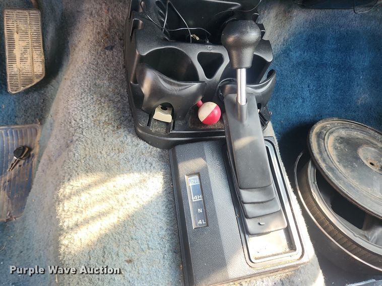 image for item OK9560 1985 GMC K1500  flatbed pickup truck