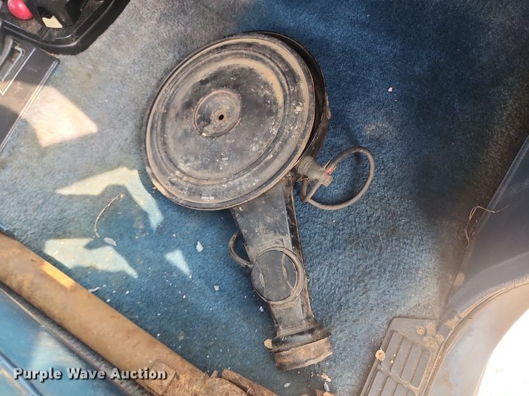 image for item OK9560 1985 GMC K1500  flatbed pickup truck