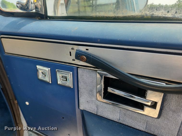 image for item OK9560 1985 GMC K1500  flatbed pickup truck