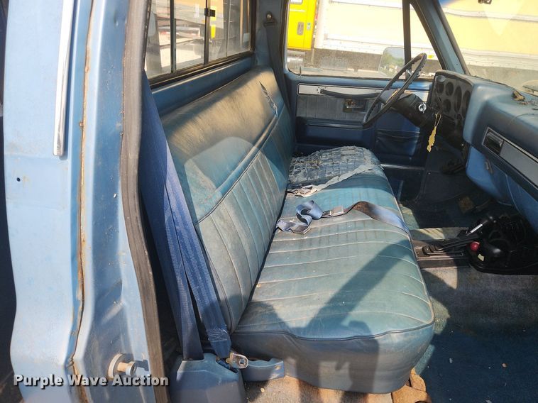 image for item OK9560 1985 GMC K1500  flatbed pickup truck