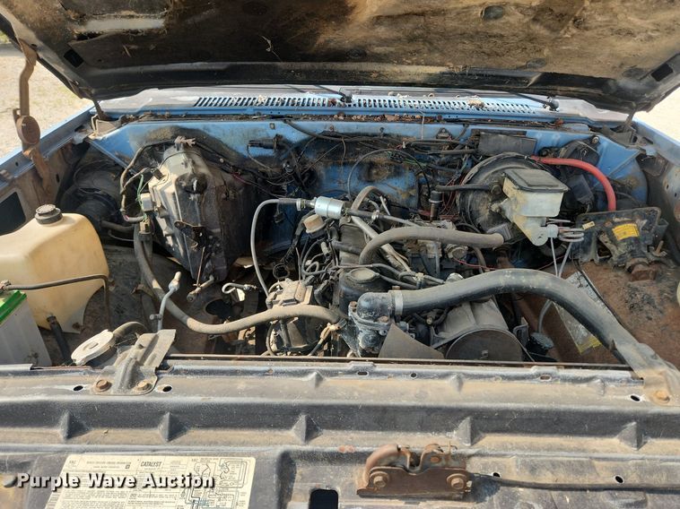 image for item OK9560 1985 GMC K1500  flatbed pickup truck