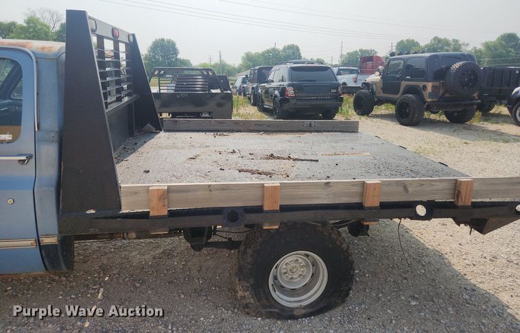 image for item OK9560 1985 GMC K1500  flatbed pickup truck