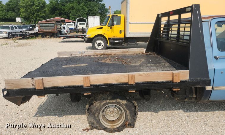 image for item OK9560 1985 GMC K1500  flatbed pickup truck