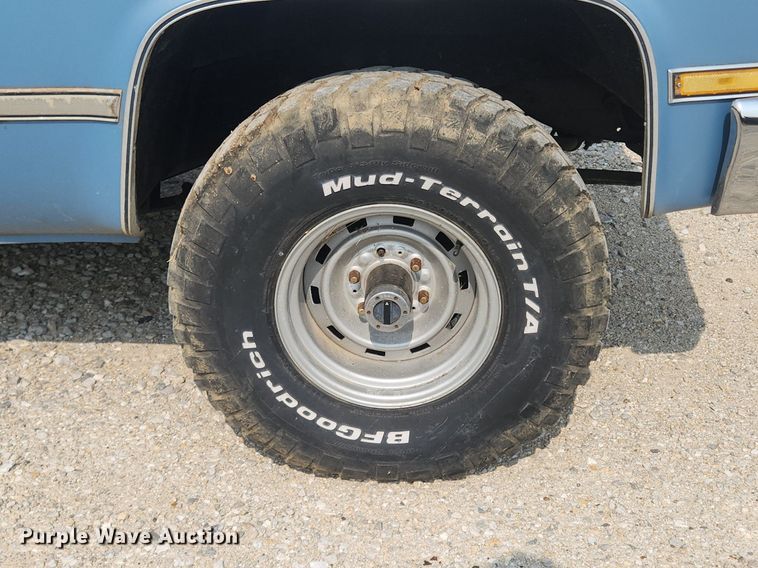 image for item OK9560 1985 GMC K1500  flatbed pickup truck