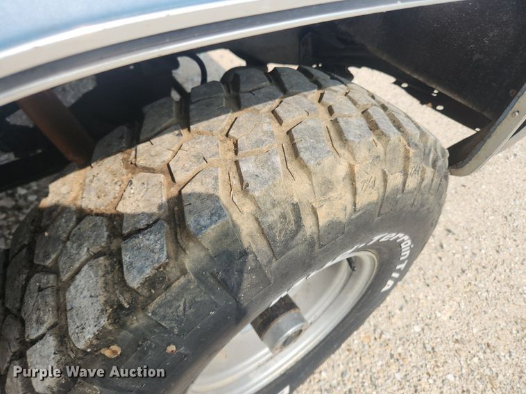 image for item OK9560 1985 GMC K1500  flatbed pickup truck