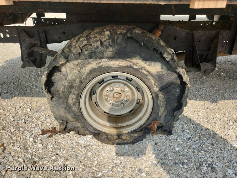 image for item OK9560 1985 GMC K1500  flatbed pickup truck