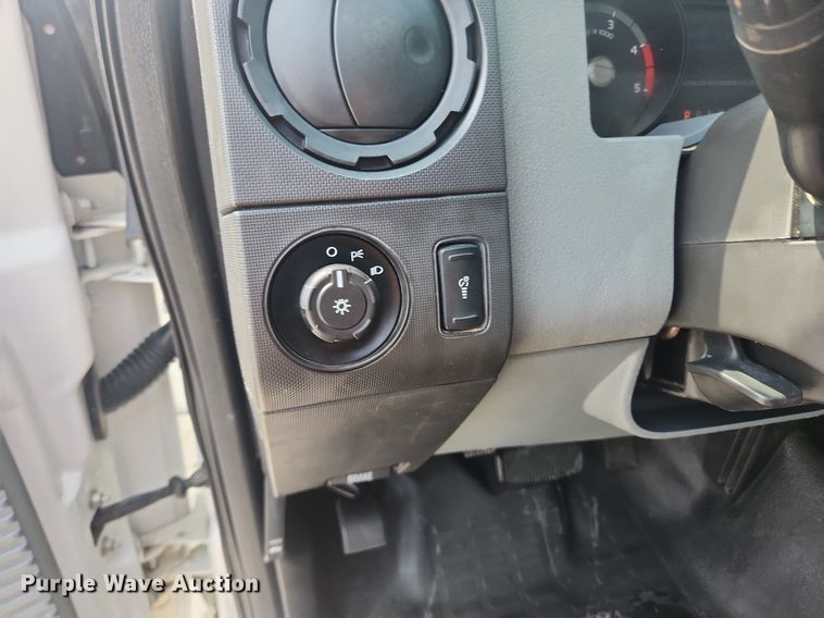 image for item OK9562 2016 Ford F450 Super Duty XL  flatbed truck