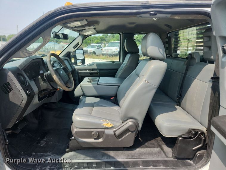 image for item OK9562 2016 Ford F450 Super Duty XL  flatbed truck