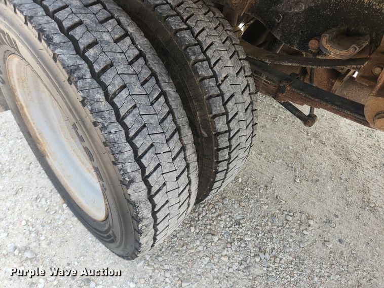 image for item OK9562 2016 Ford F450 Super Duty XL  flatbed truck