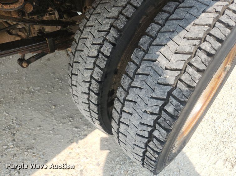 image for item OK9562 2016 Ford F450 Super Duty XL  flatbed truck