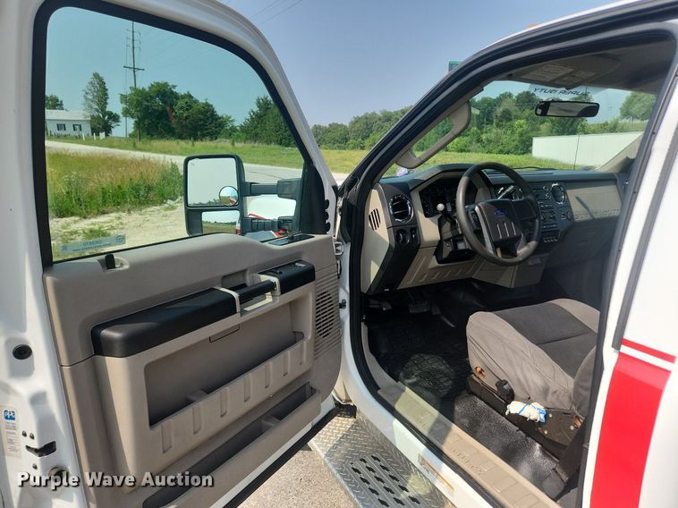 image for item OK9570 2009 Ford F450 Super Duty XLT  truck cab and chassis