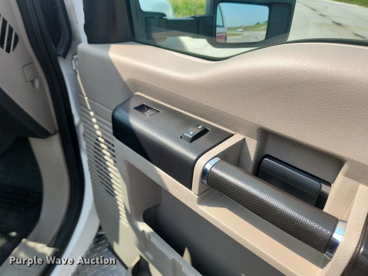 image for item OK9570 2009 Ford F450 Super Duty XLT  truck cab and chassis